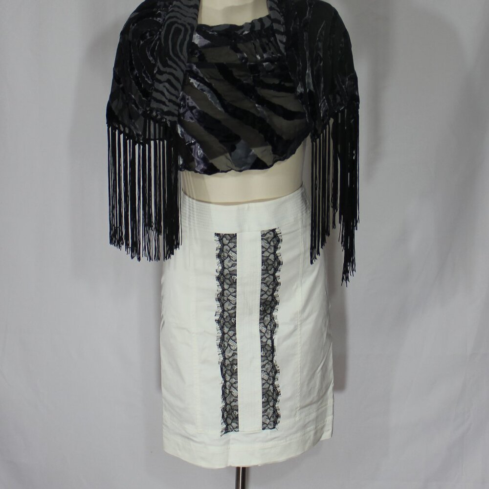 Karen Millen England  white black lace pencil lining skirt side zip size 8